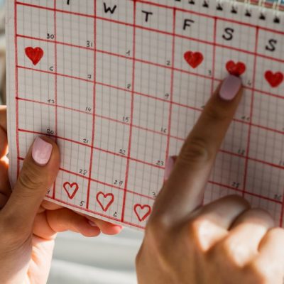 عسل برای درمان پریود: یک درمان طبیعی و موثر برای مشکلات قاعدگی